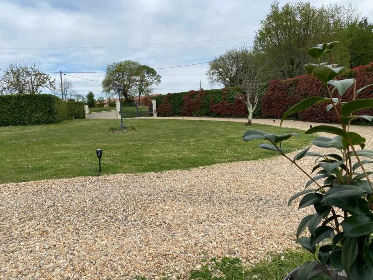Maison Entre Dordogne Et Gironde Avec Piscine Minzac Extérieur photo